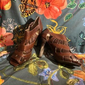 Brand New Vince Camuto Delilah Brown Leather 7.5 Silver Heels